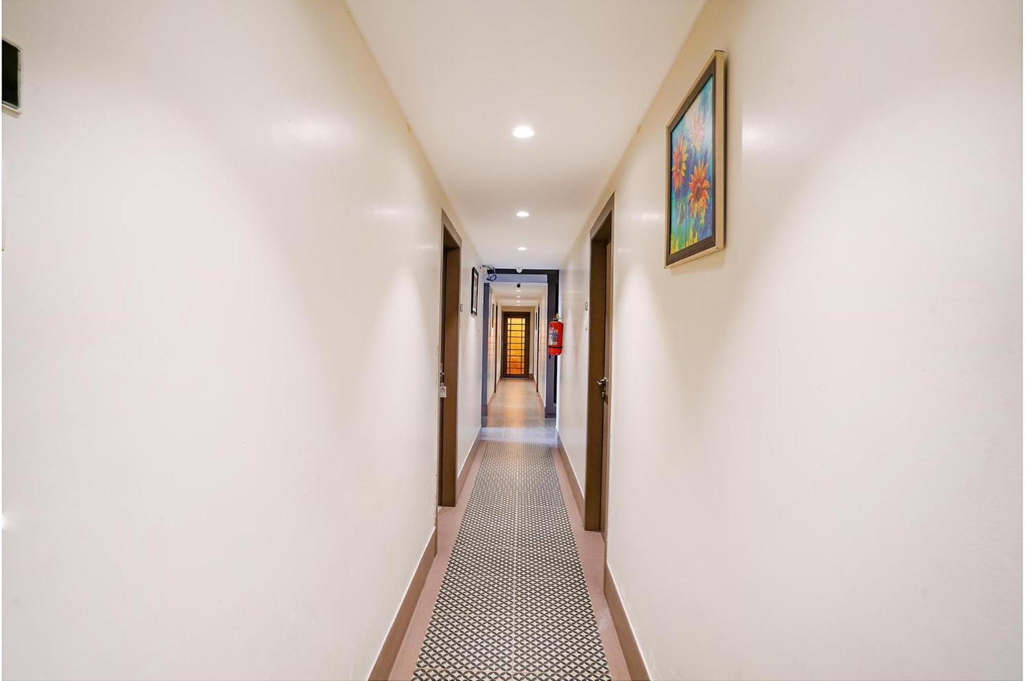 Hotel Gargi Deluxe Púna Kültér fotó