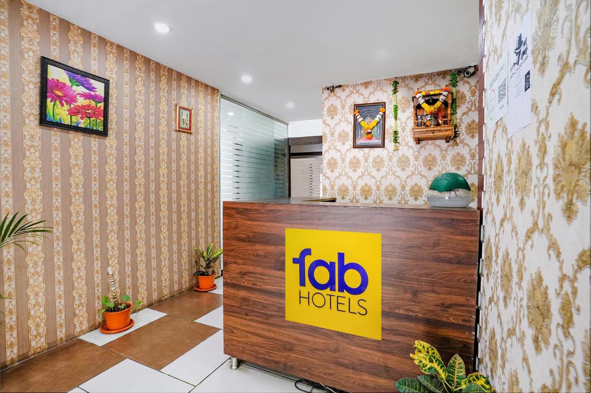 Hotel Gargi Deluxe Púna Kültér fotó
