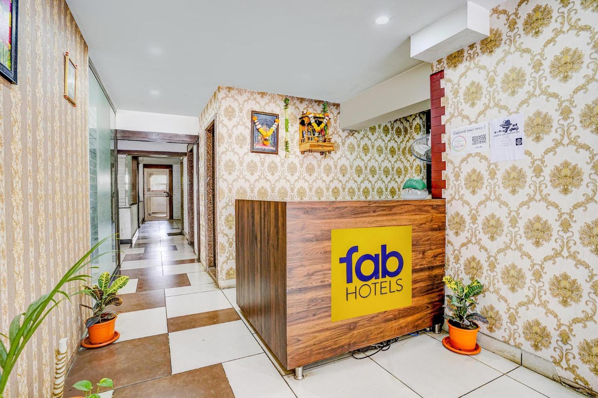 Hotel Gargi Deluxe Púna Kültér fotó