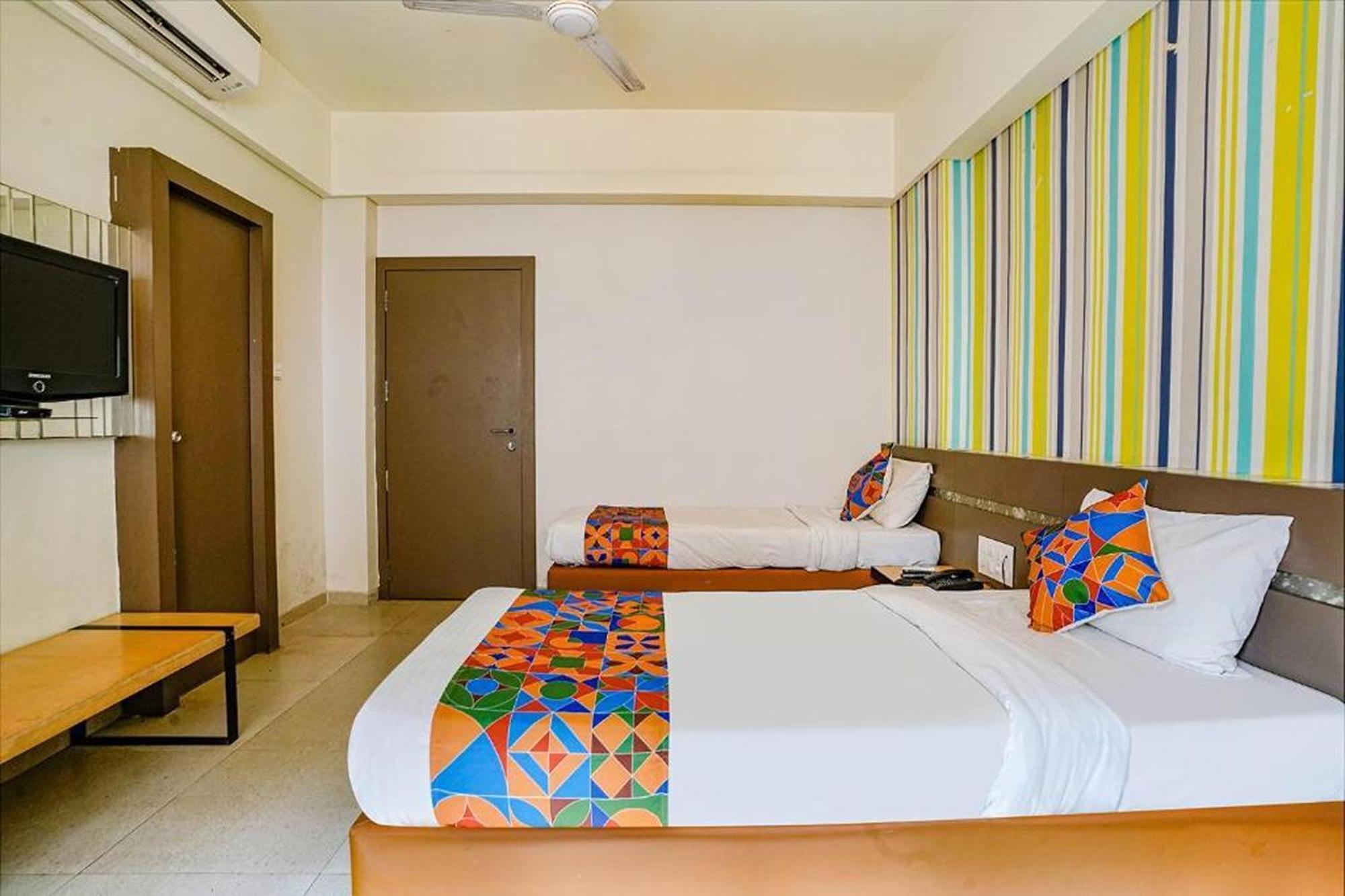 Hotel Gargi Deluxe Púna Kültér fotó