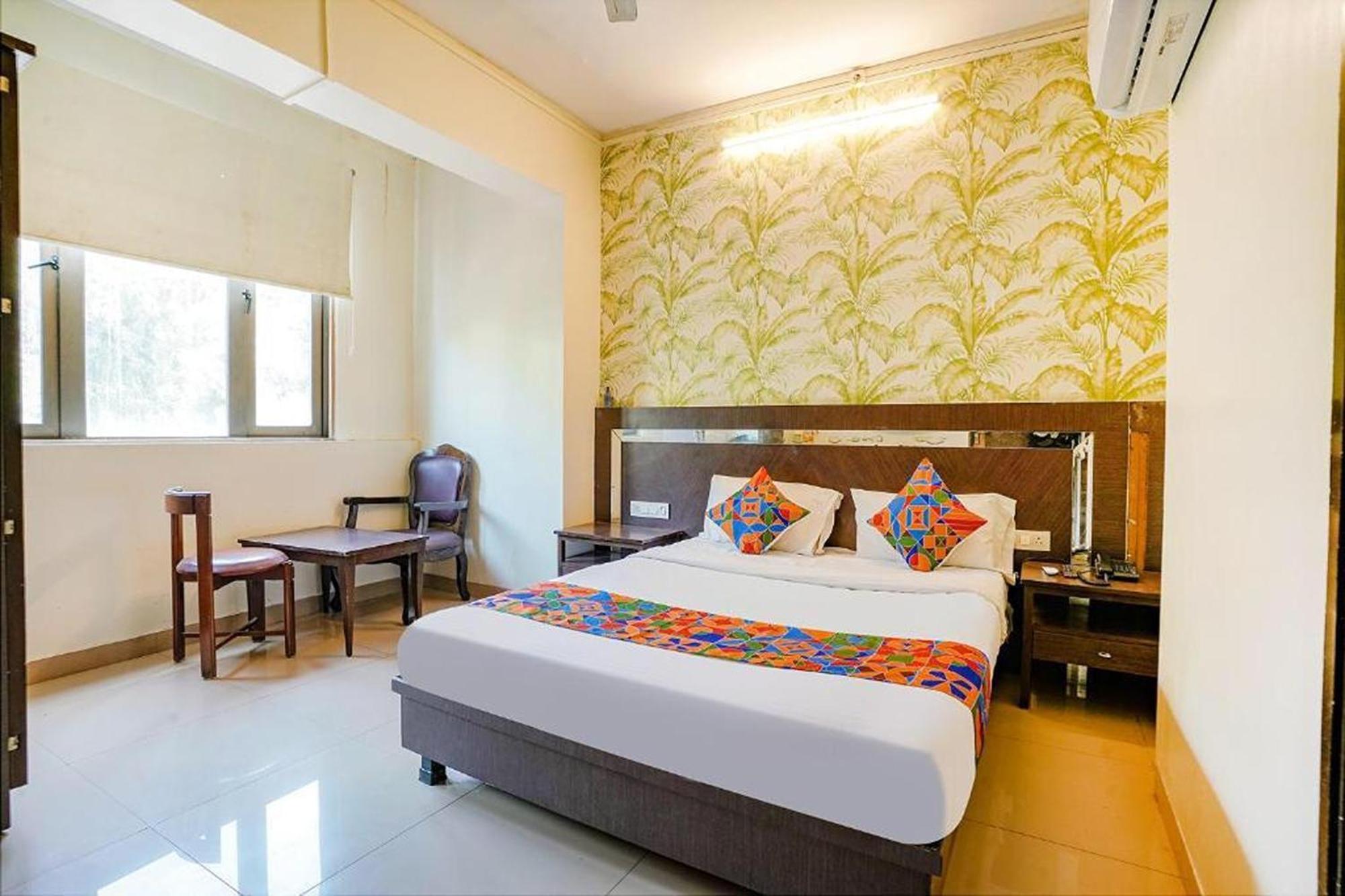 Hotel Gargi Deluxe Púna Kültér fotó