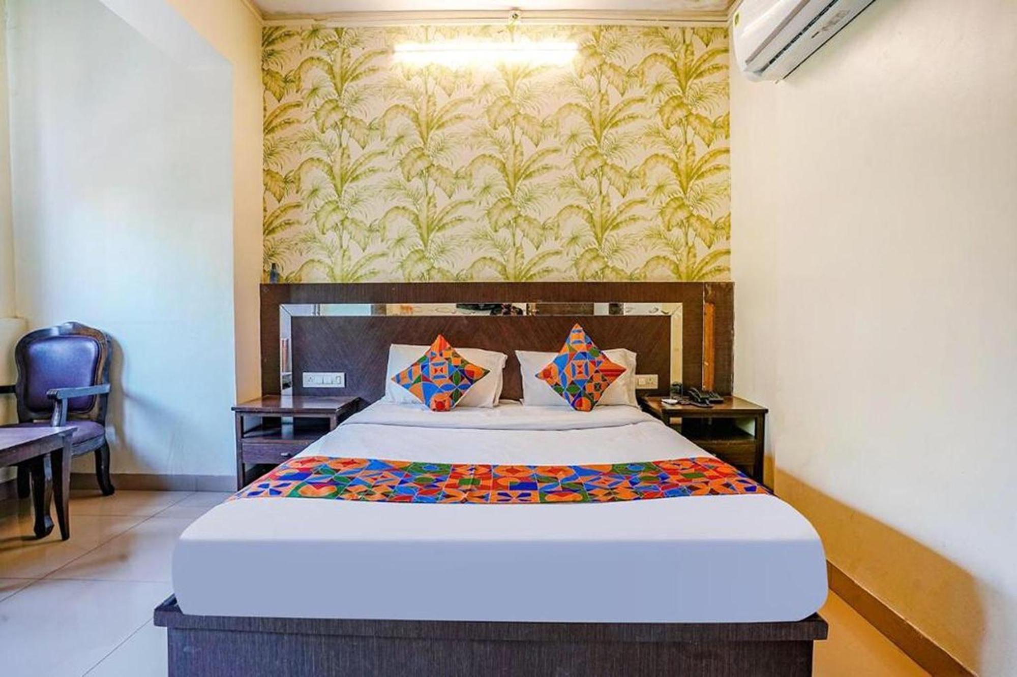 Hotel Gargi Deluxe Púna Kültér fotó